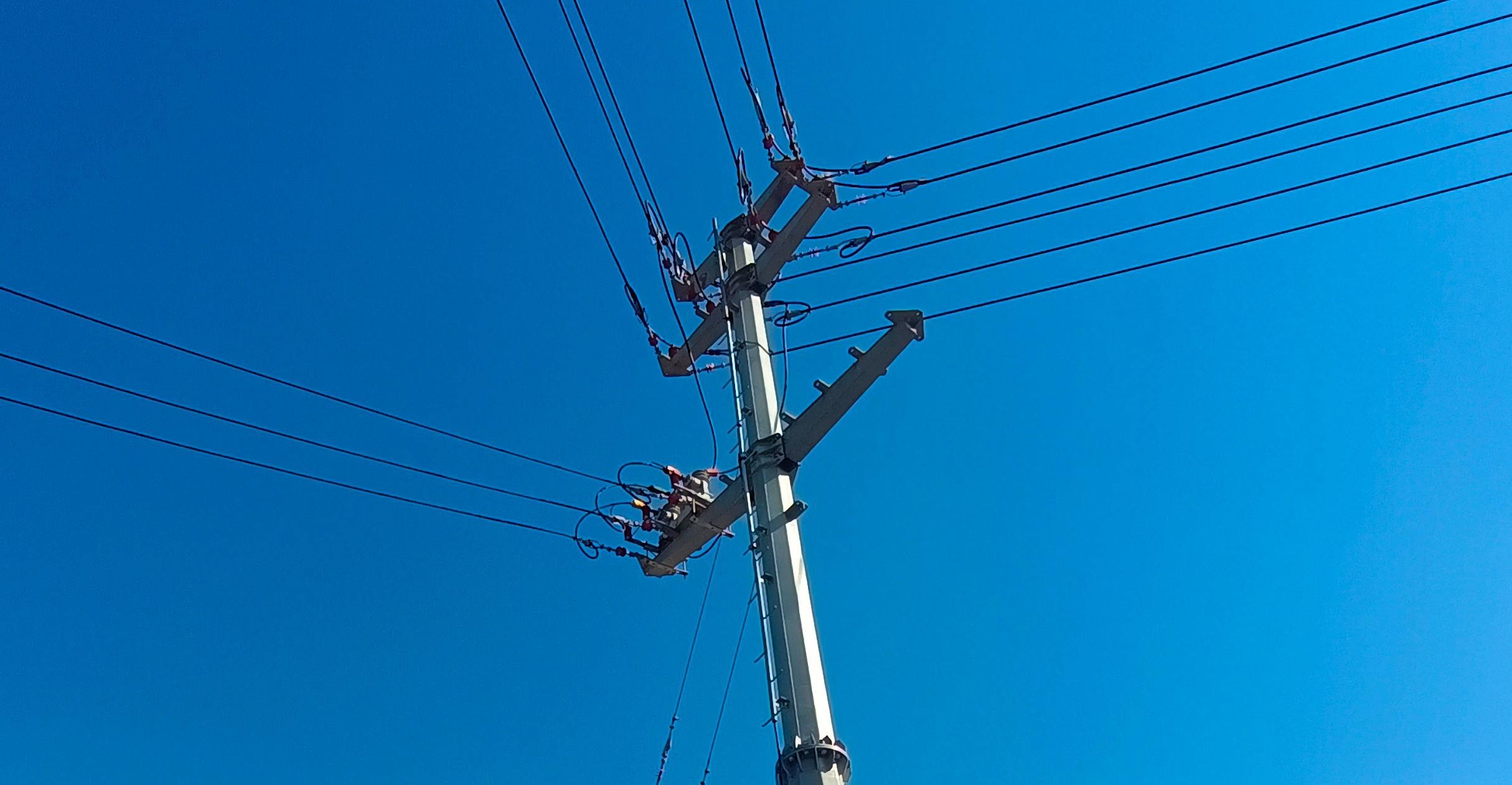 Site application of pole mounted circuit breaker with sensoring in Shandong Province as demarcation switch